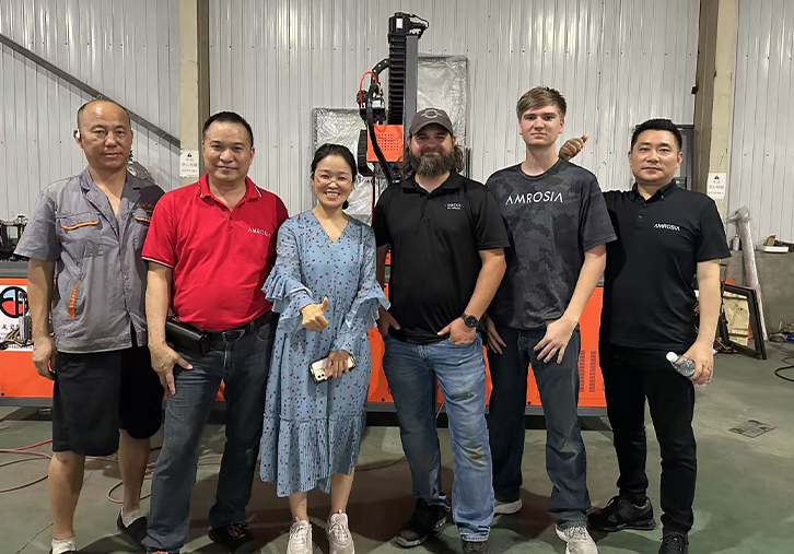 "The Welding Course 'Sent by' American Engineers: An In-Depth Study of Robot Operation"